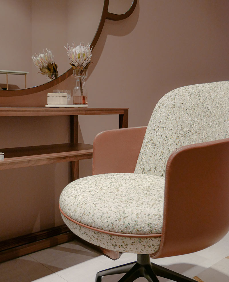BEIGE CHAIR